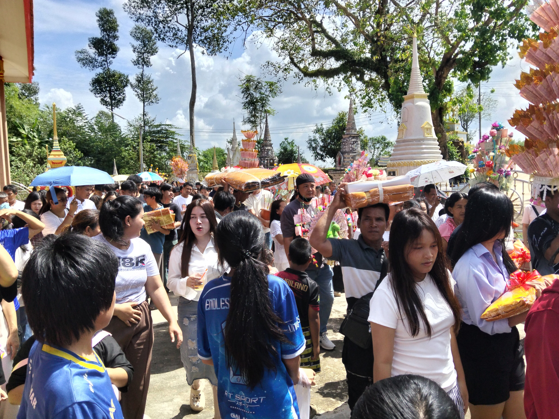ภาพร่วมพิธีกรรมวัดหาดนางแก้ว