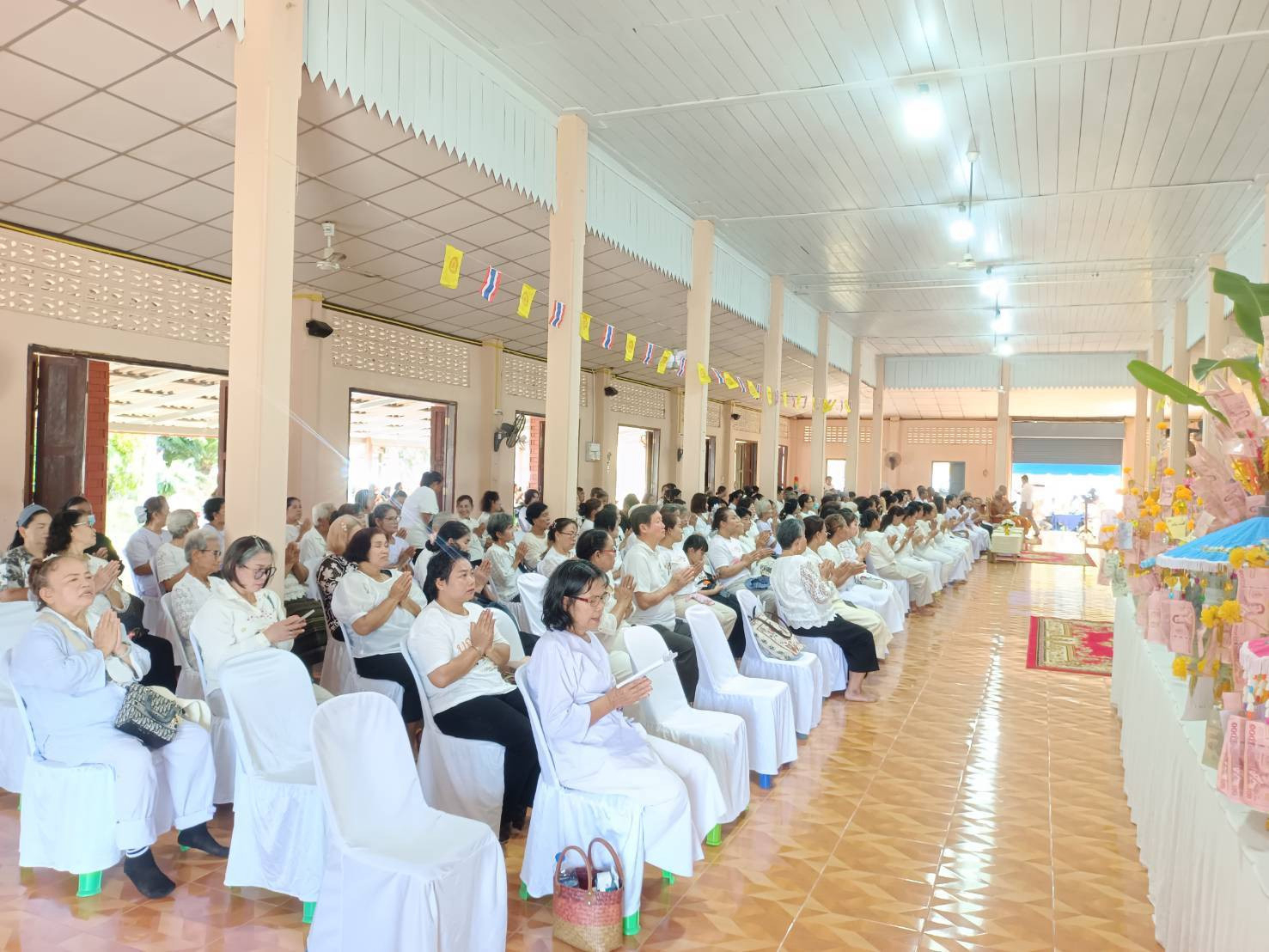 ภาพร่วมพิธีกรรมวัดเววน