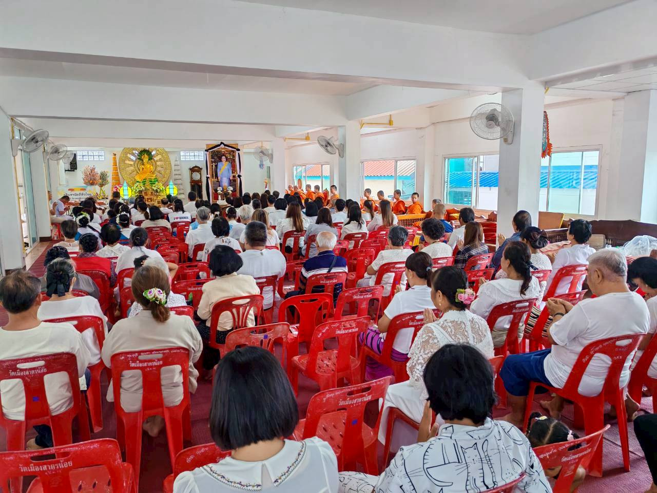 ภาพร่วมพิธีกรรมวัดเมืองสาตรน้อย