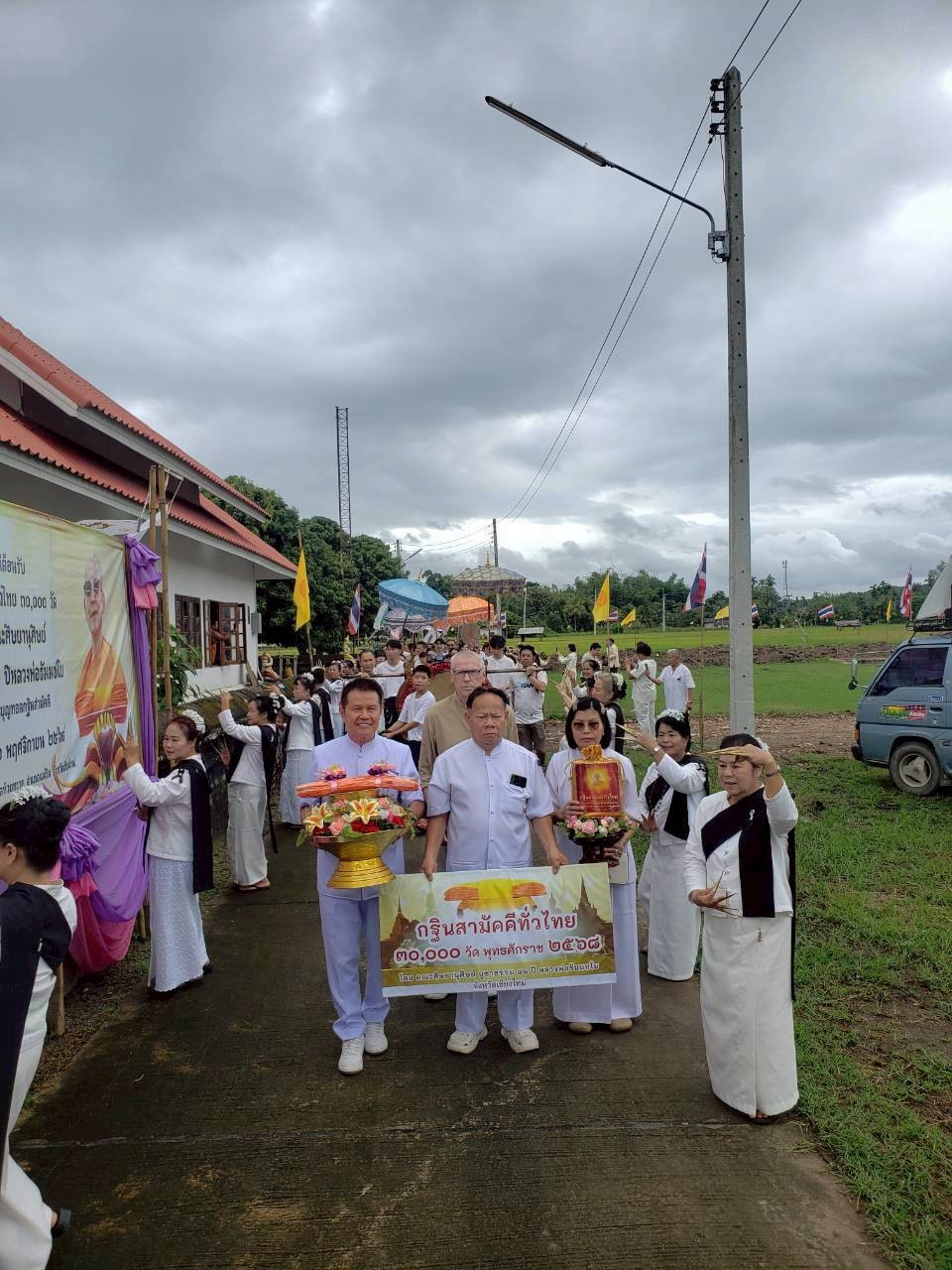 ภาพร่วมขบวนกฐินวัดวาลุการาม