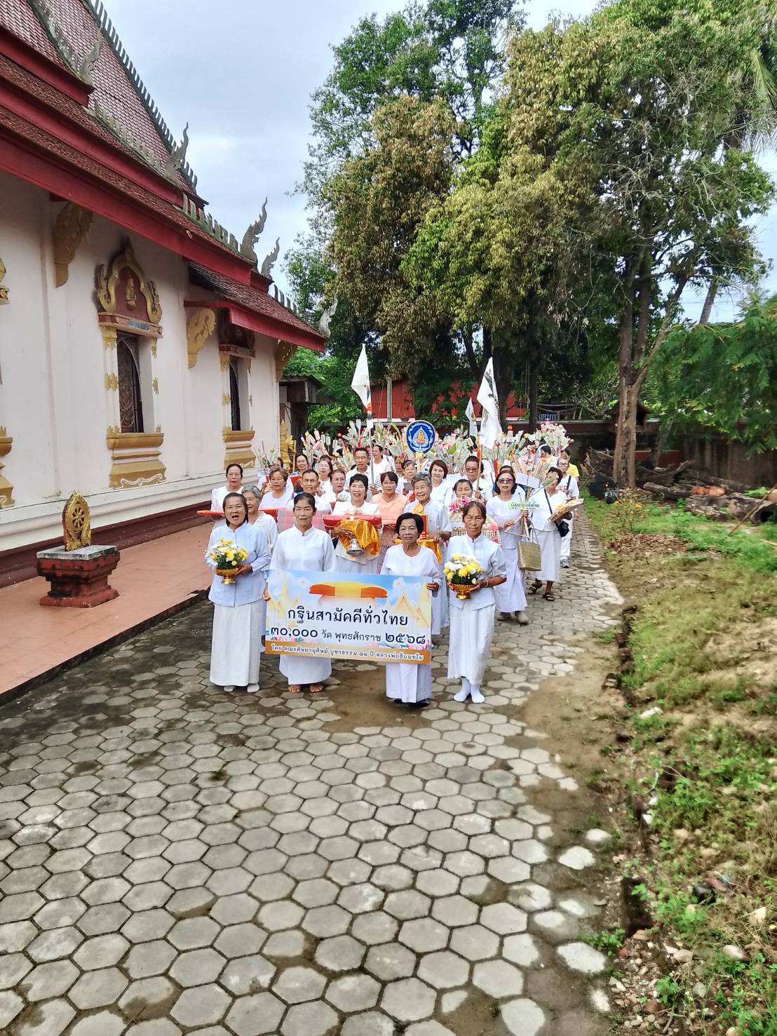 ภาพร่วมขบวนกฐินวัดเมืองมูล