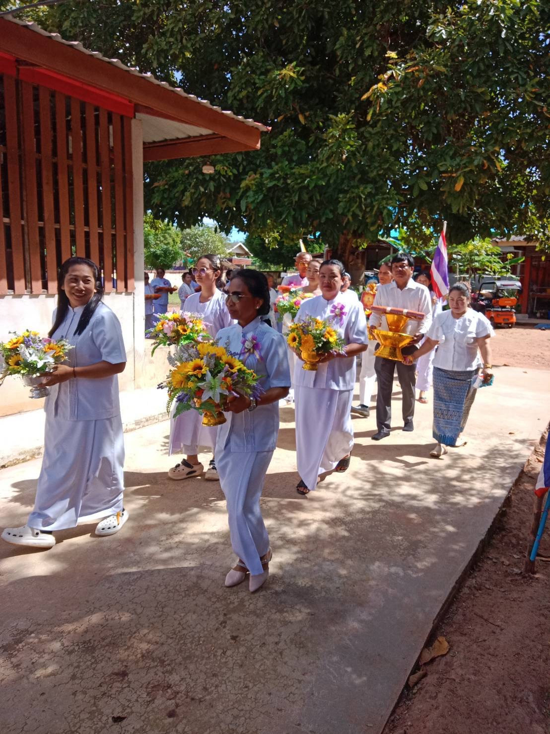 ภาพร่วมขบวนกฐินวัดบ้านหนองใหญ่