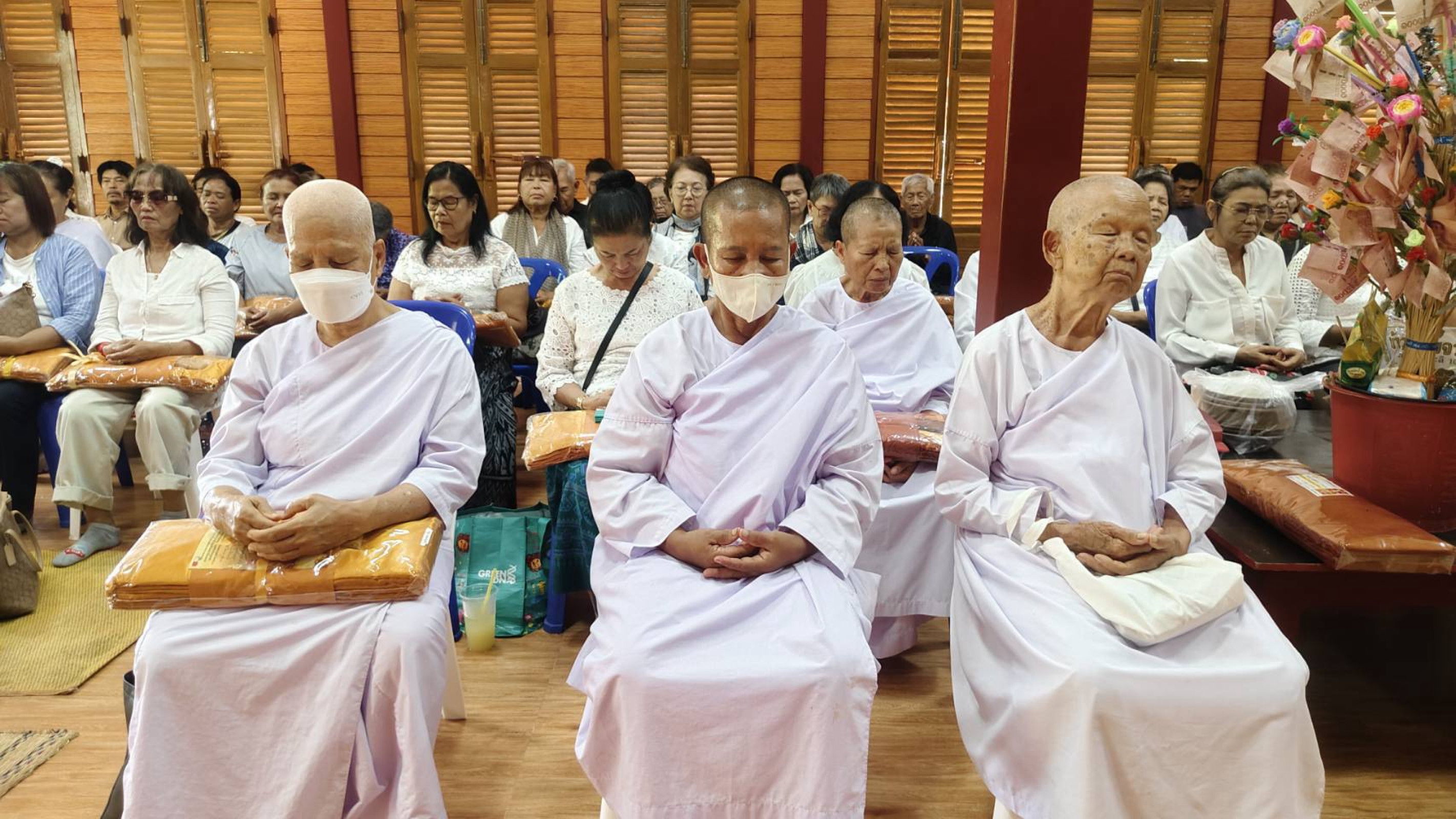 ภาพร่วมพิธีกรรมที่พักสงฆ์วิโมกข์ธรรม