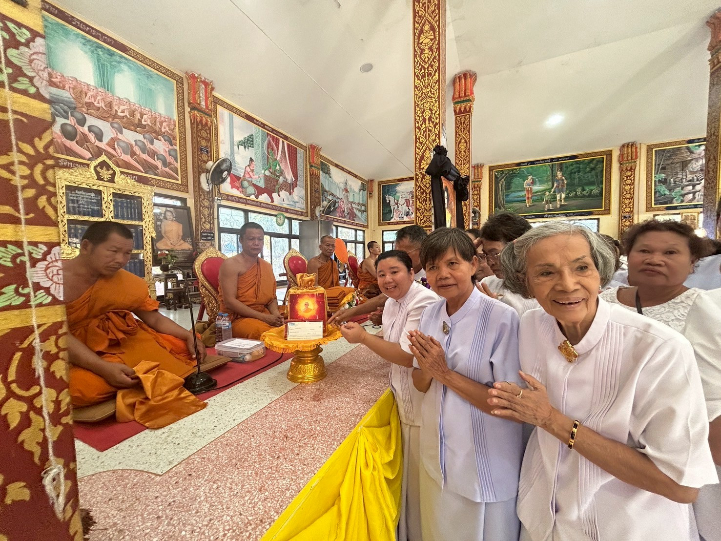 ภาพการถวายปัจจัยวัดบ้านหัน