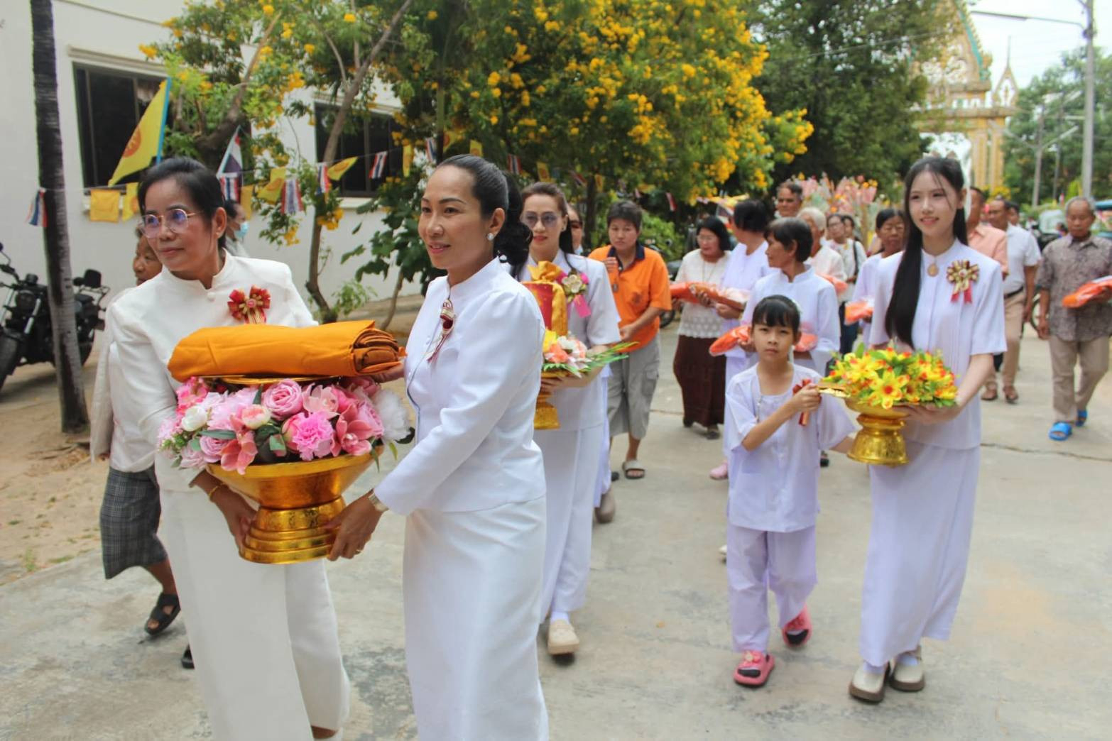ภาพร่วมพิธีกรรมวัดบ้านหนองหญ้าม้า