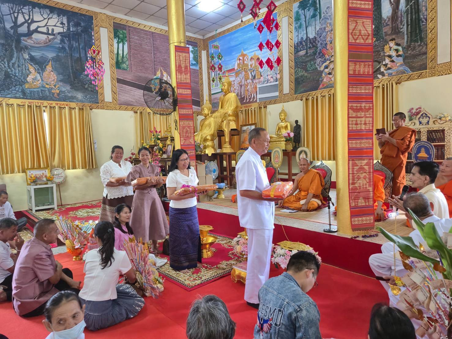 ภาพร่วมพิธีกรรมวัดแจ่มอารมณ์