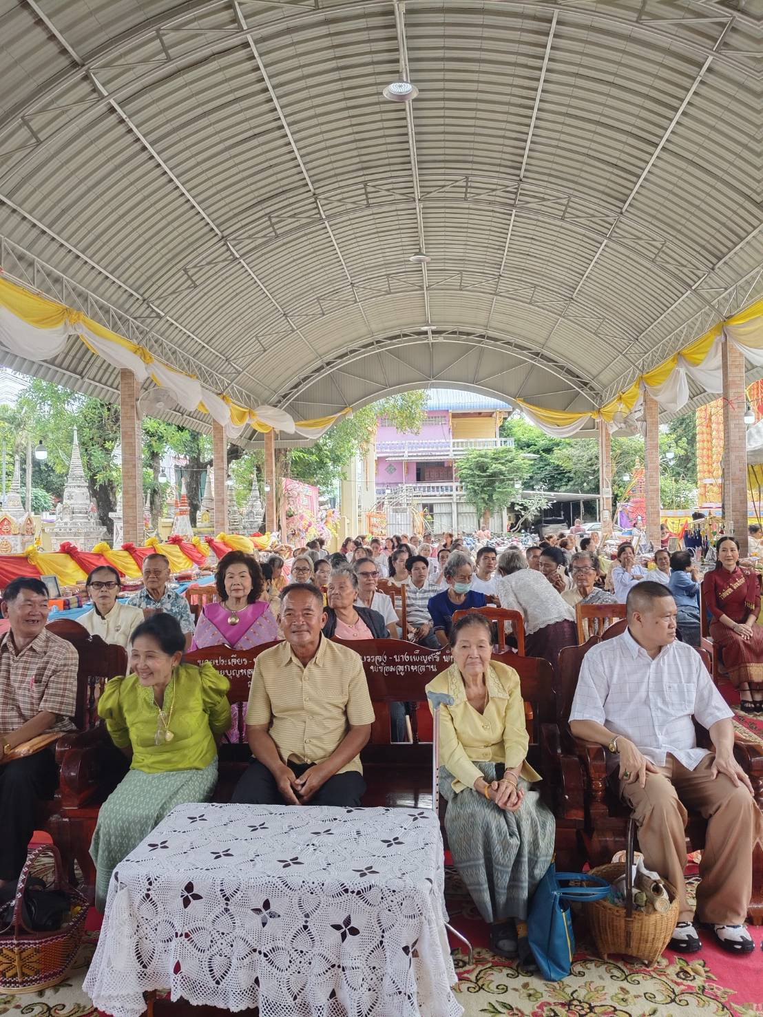 ภาพร่วมพิธีกรรมวัดกลาง