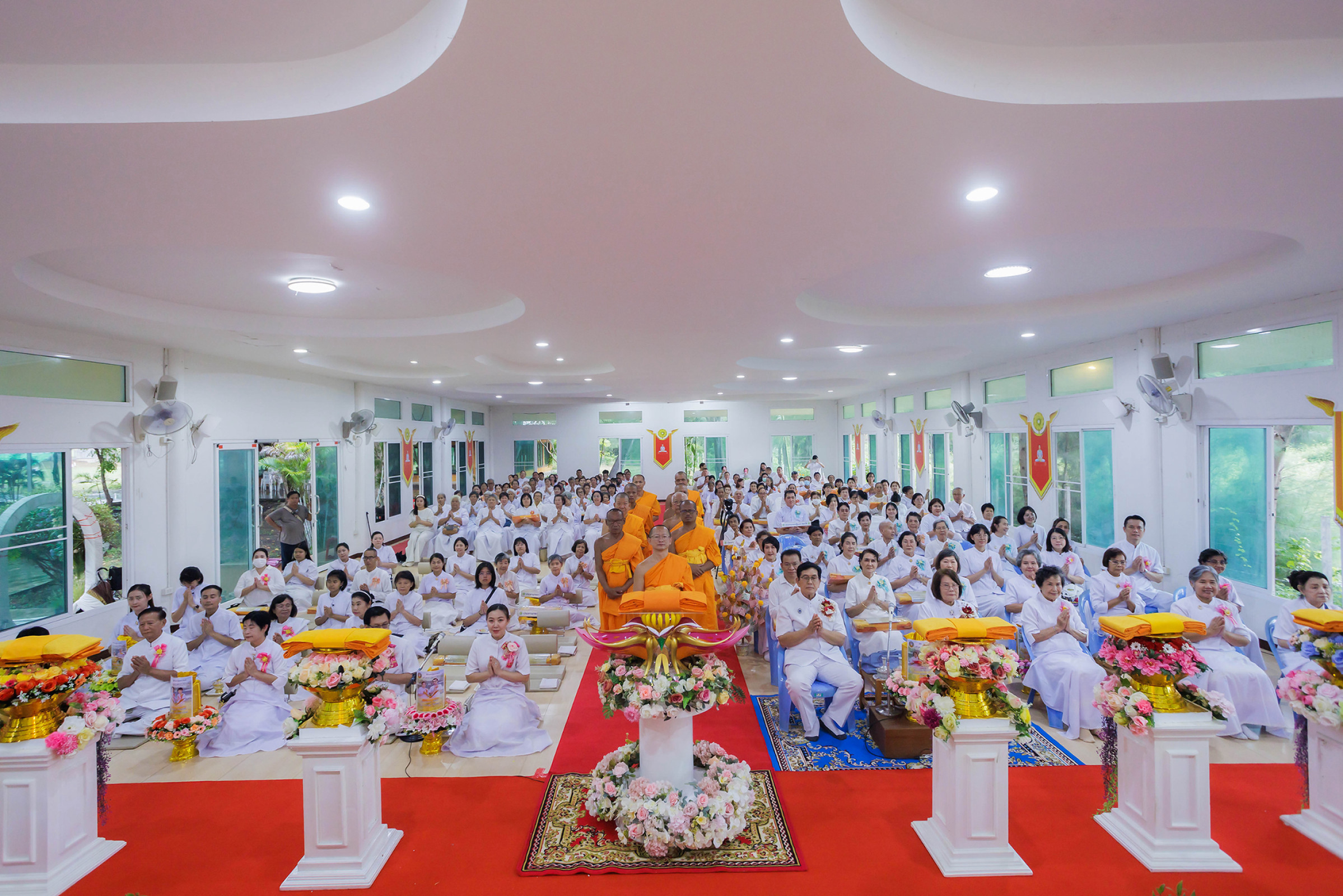 ภาพร่วมพิธีกรรมธุดงคสถานเมืองลพบุรี