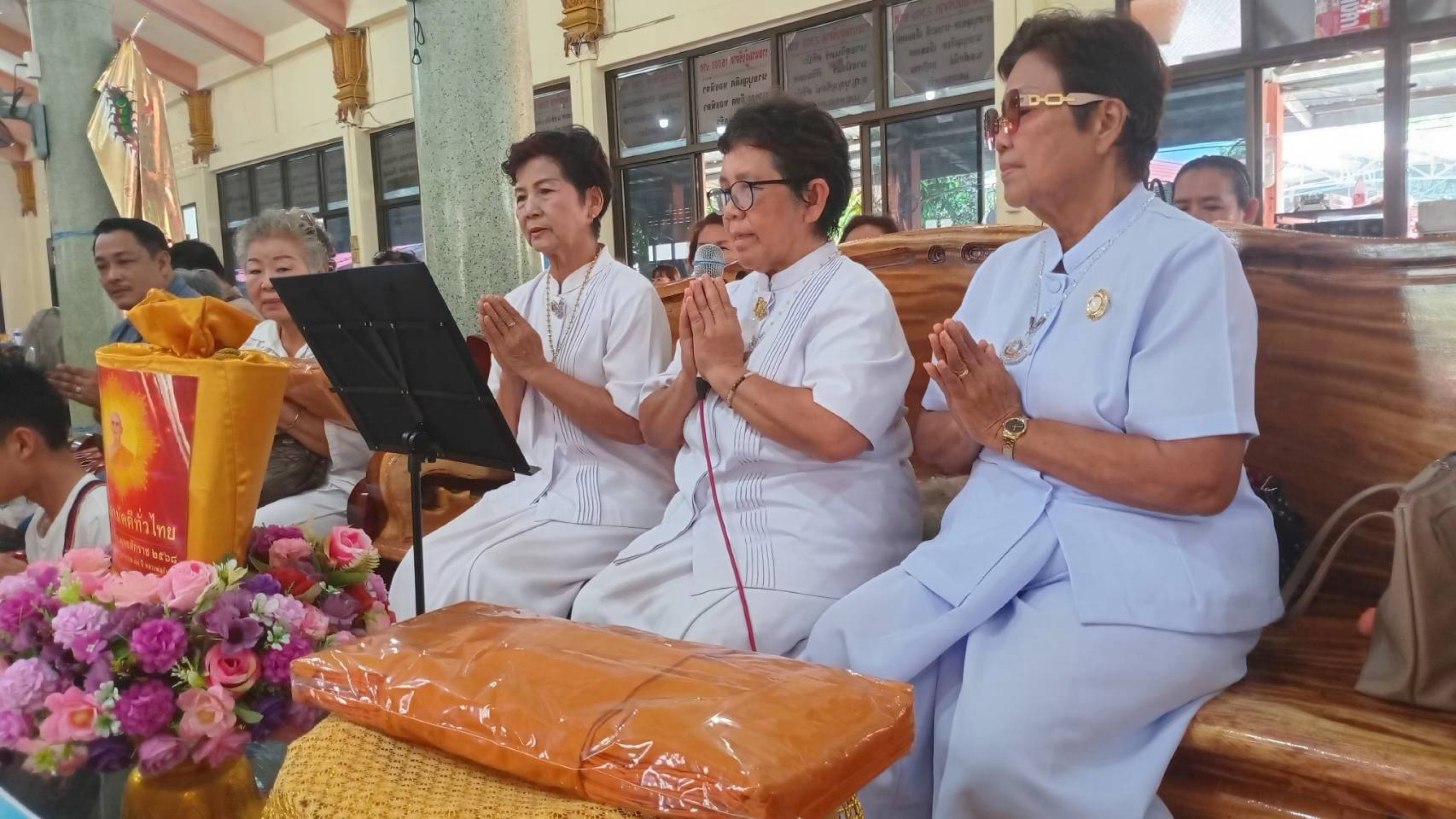 ภาพร่วมพิธีกรรมวัดโคกตูม