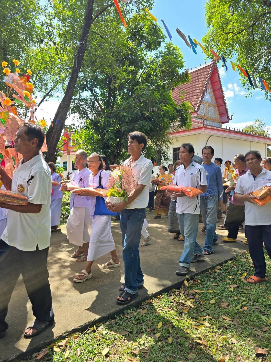 ภาพร่วมพิธีกรรมวัดผาสุก