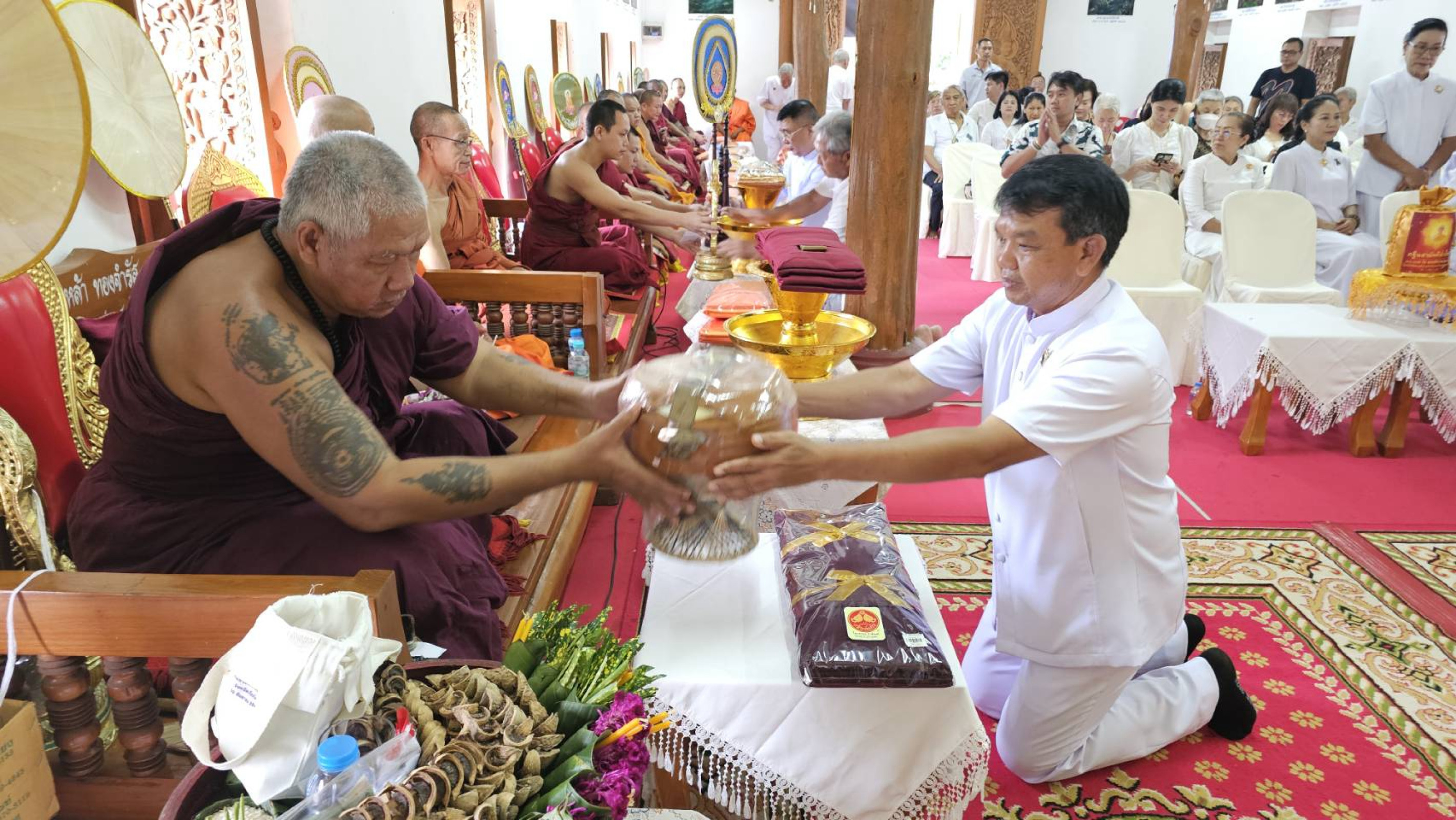 ภาพร่วมพิธีกรรมวัดสันกลาง