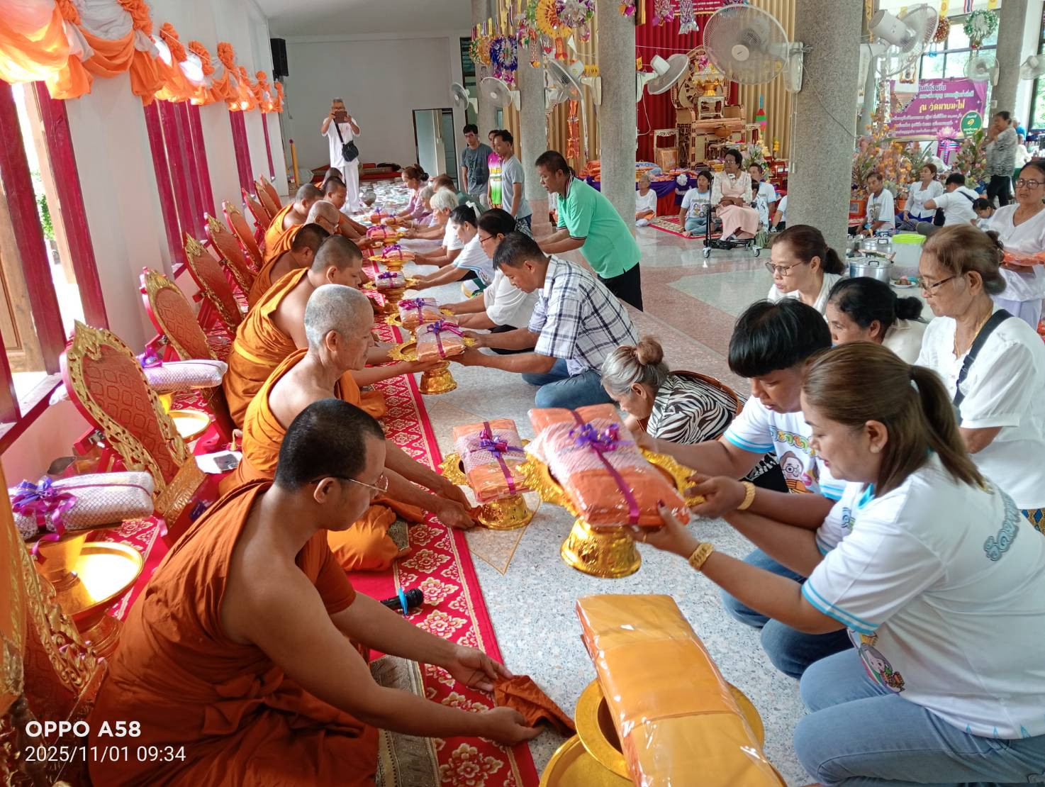 ภาพร่วมพิธีกรรมวัดมาบมะไฟ