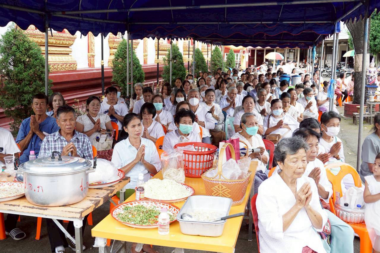 ภาพร่วมพิธีกรรมวัดออนกลาง