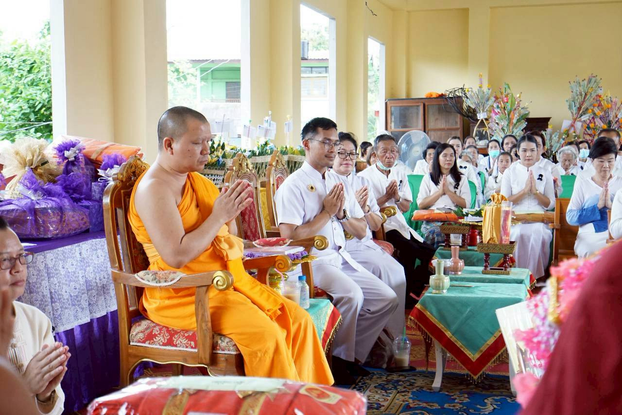 ภาพร่วมพิธีกรรมวัดออนกลาง
