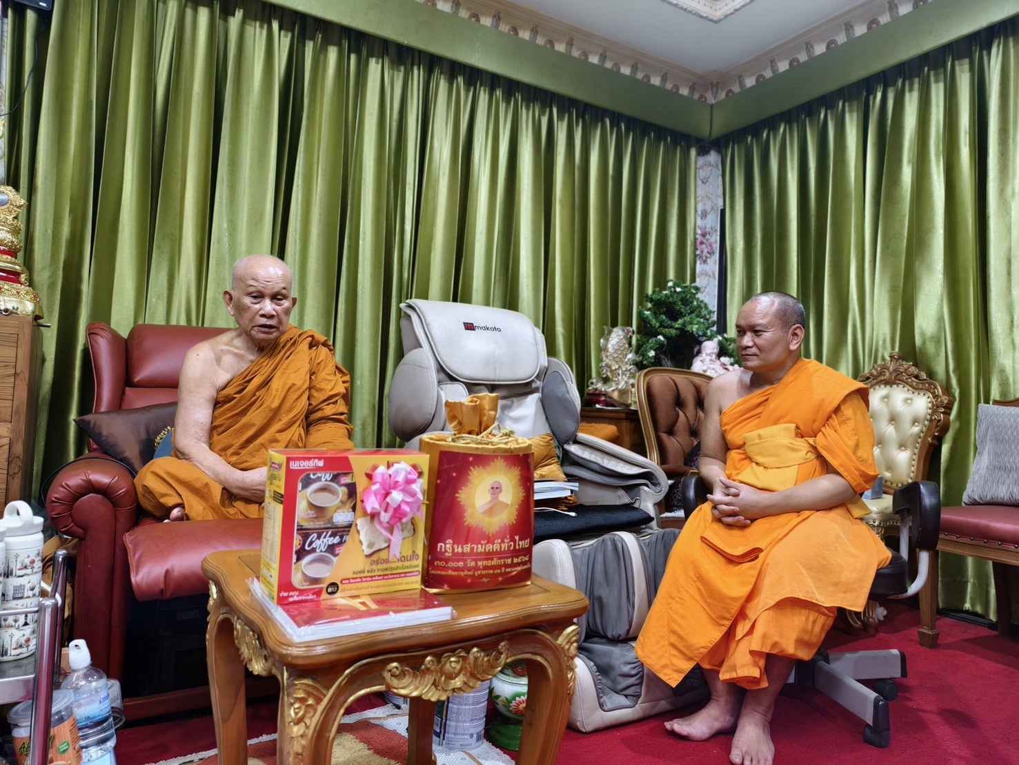 ภาพร่วมขบวนกฐินวัดอาวุธวิกสิตาราม