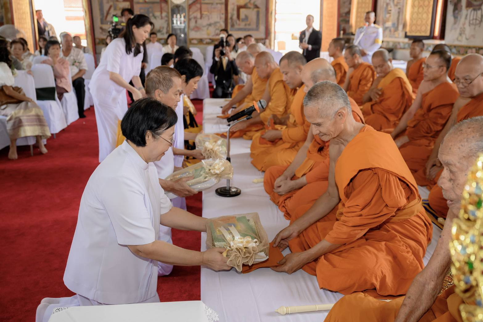 ภาพร่วมพิธีกรรมวัดภคินีนาถ