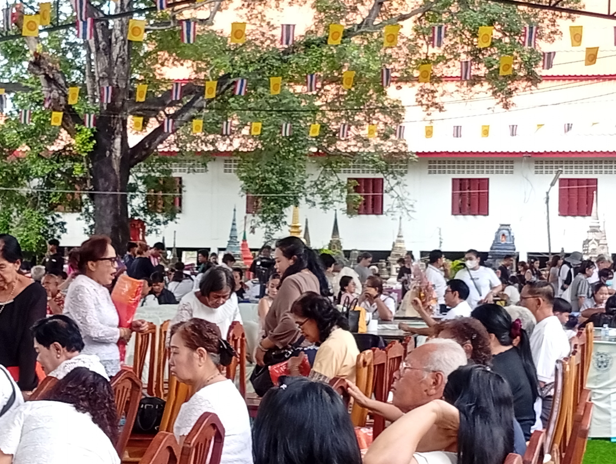 ภาพร่วมพิธีกรรมวัดไผ่ล้อม