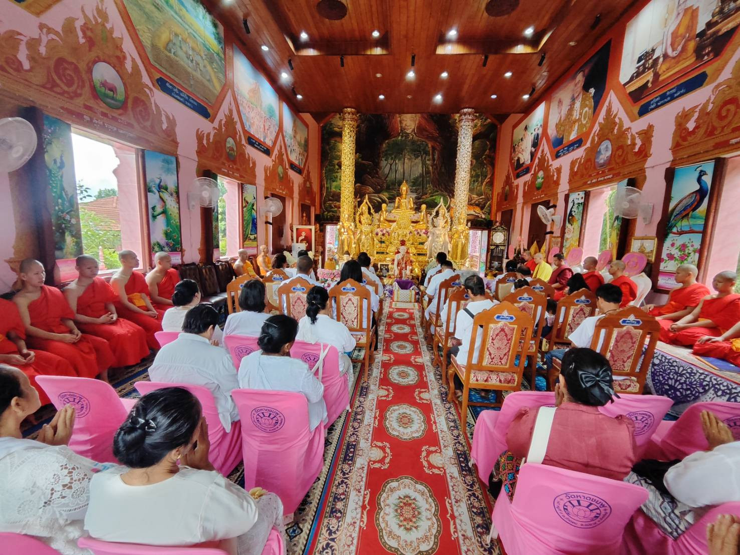 ภาพร่วมพิธีกรรมวัดหาดชมพู