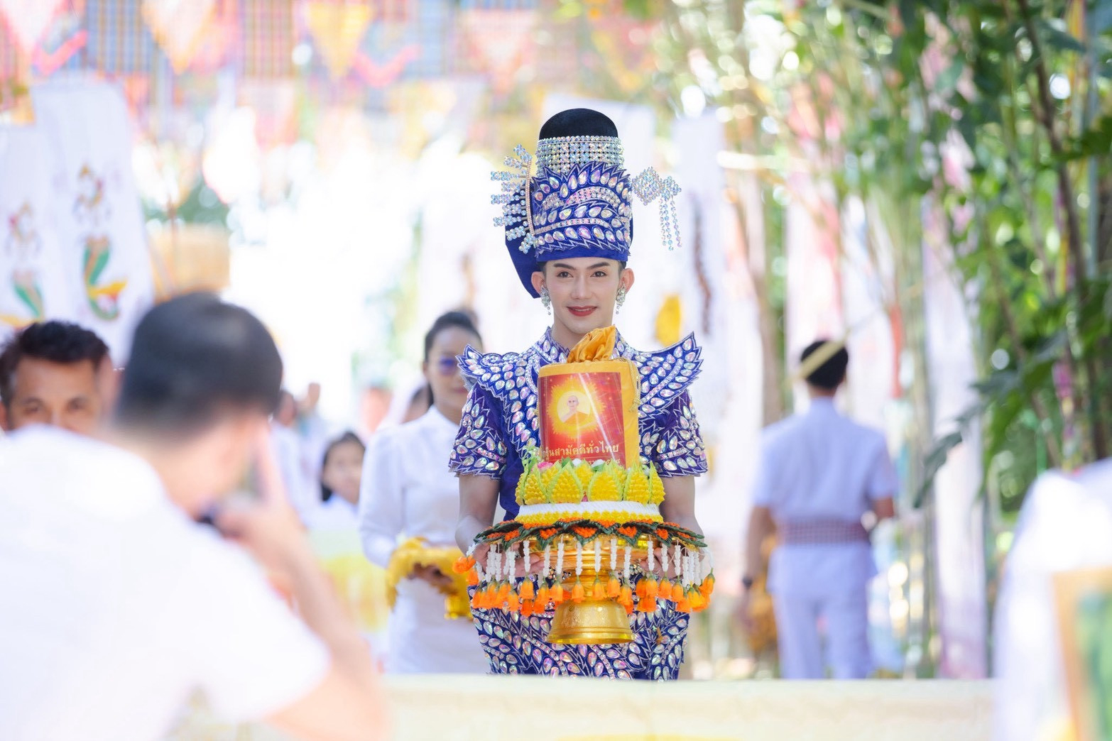 ภาพร่วมพิธีกรรมศูนย์ปฏิบัติธรรมสวนแท่นตะวัน