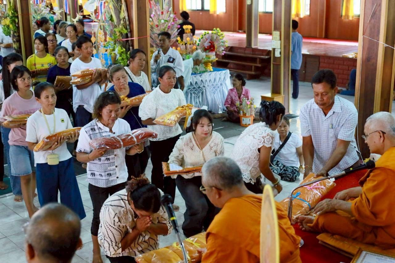 ภาพร่วมพิธีกรรมวัดทองหลาง