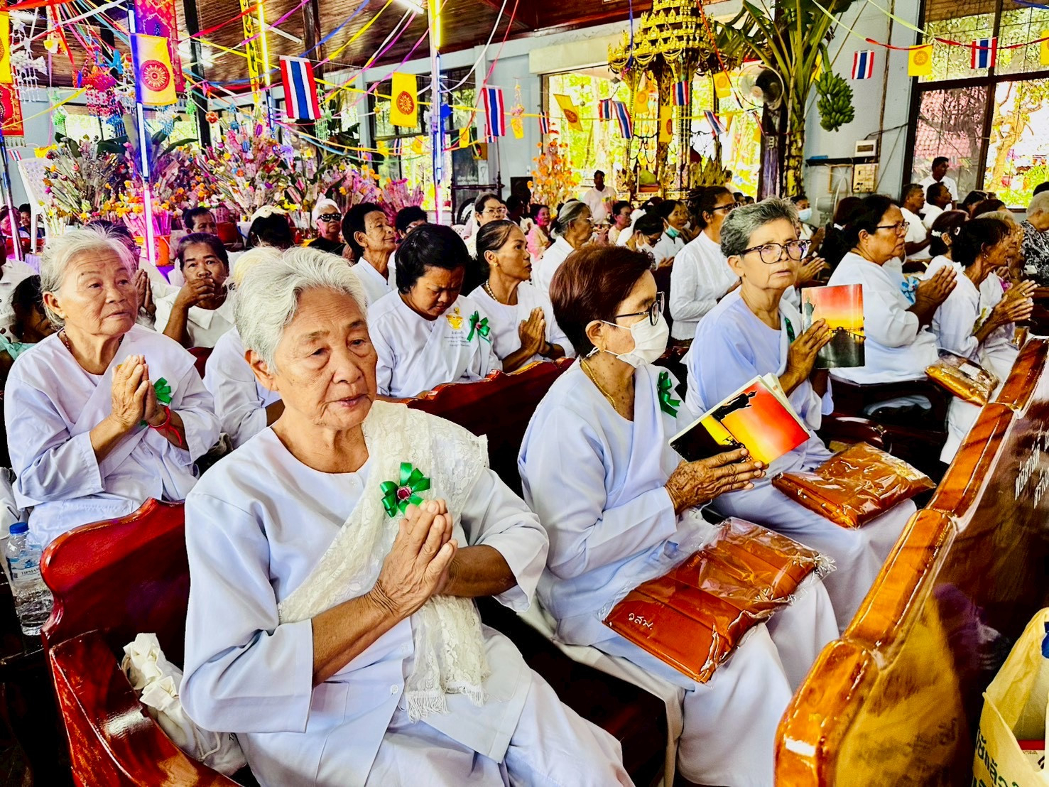 ภาพร่วมพิธีกรรมวัดชายพะเนา