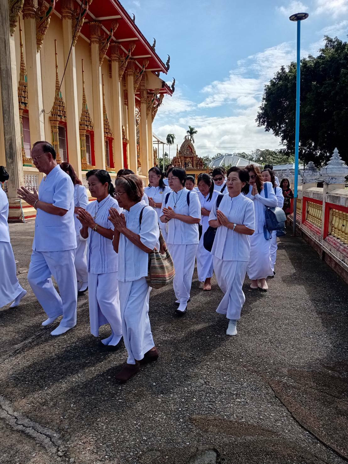 ภาพร่วมพิธีกรรมวัดลาด
