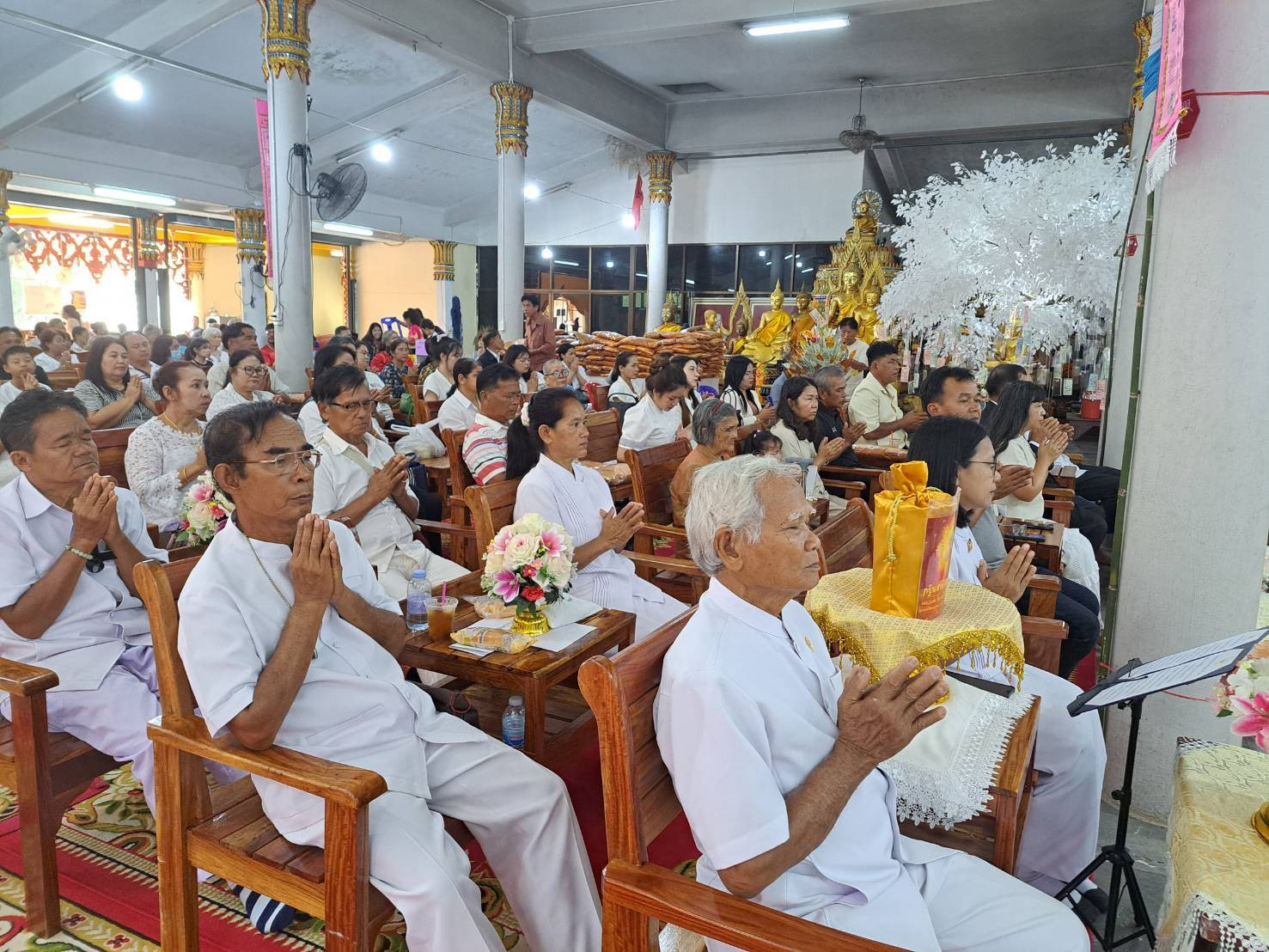 ภาพร่วมพิธีกรรมวัดถ้ำสุวรรณภูผา