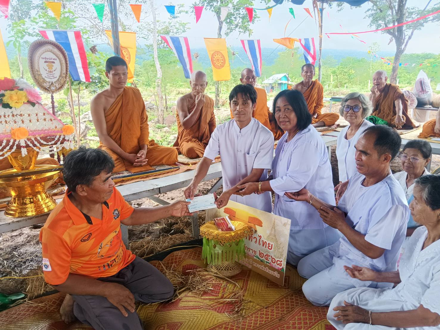 ภาพร่วมพิธีกรรมที่พักสงฆ์ภูแลนคา