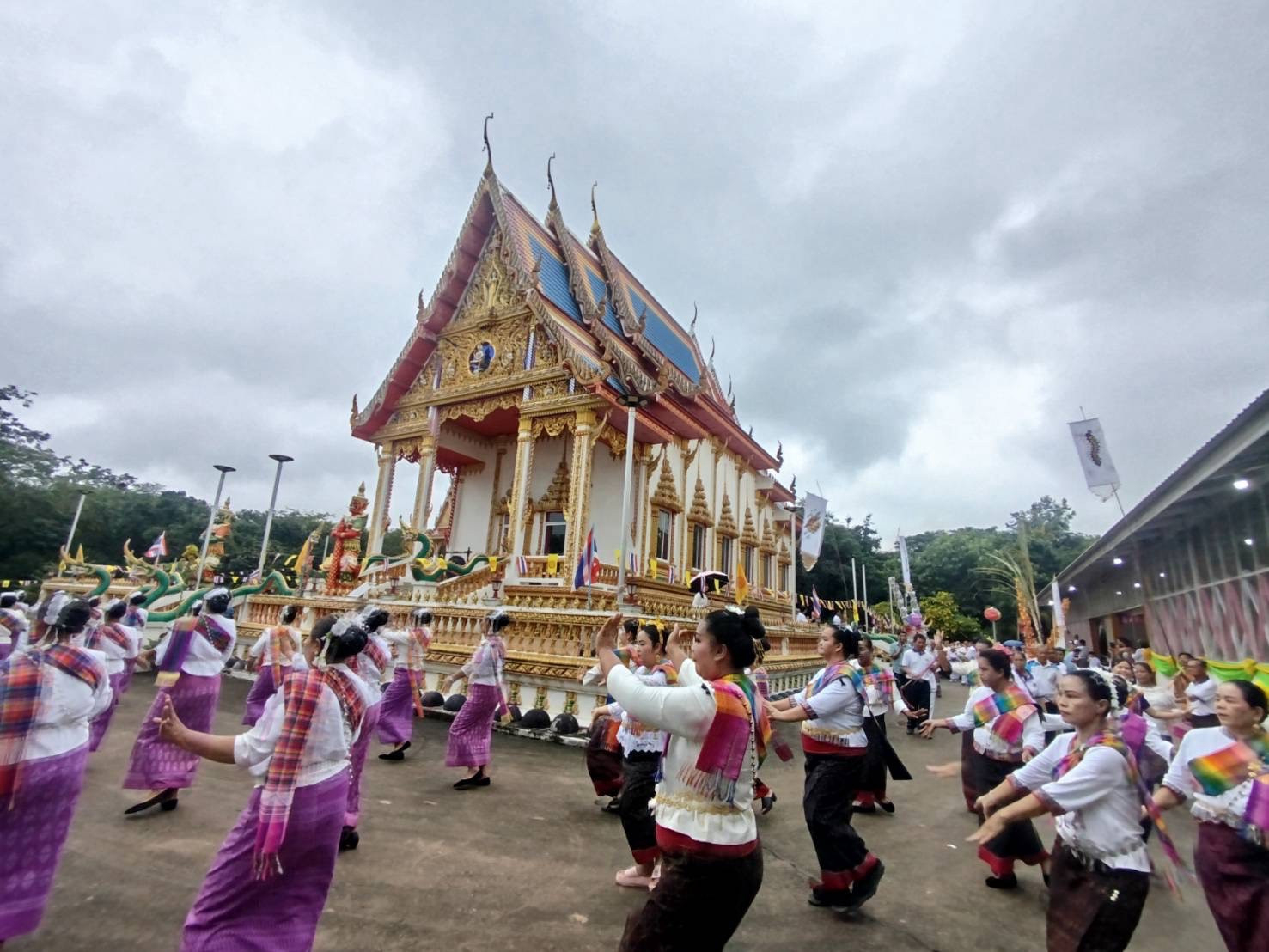 ภาพร่วมพิธีกรรมวัดศิริธรรมวนาราม