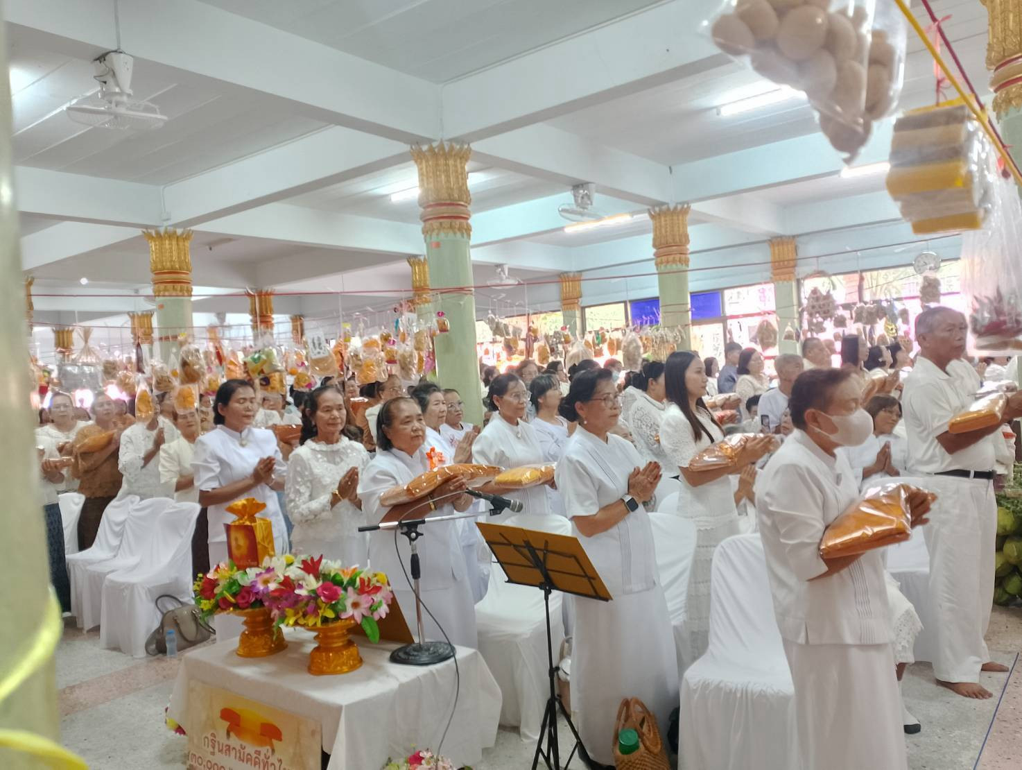 ภาพร่วมพิธีกรรมวัดปทุมาวาส