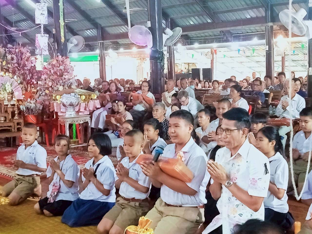 ภาพกล่าวคำถวายกฐินวัดสุวรรณโคตมาราม