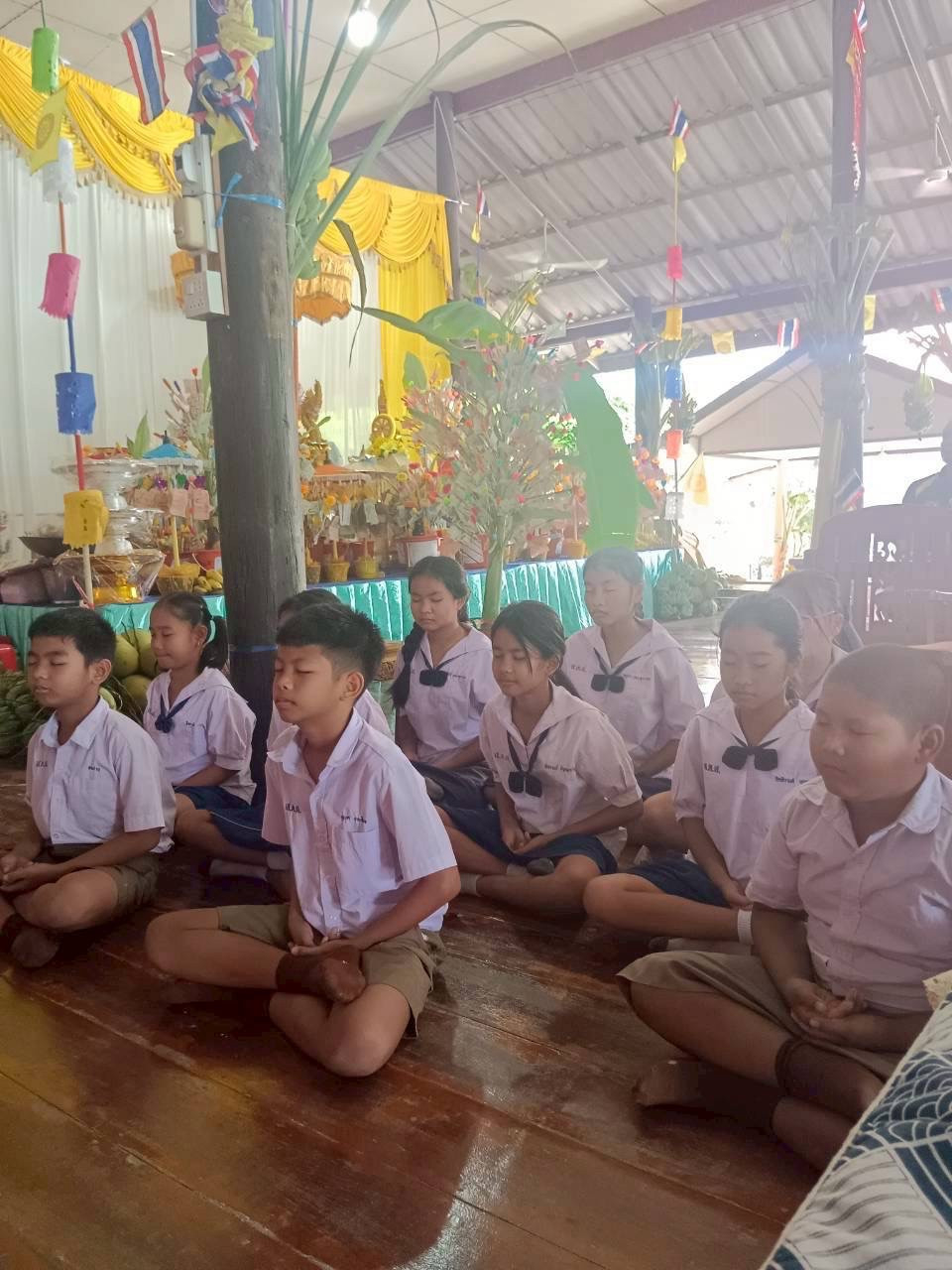 ภาพร่วมพิธีกรรมวัดสะตือสิงห์