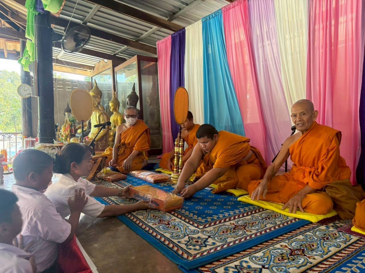 ภาพร่วมพิธีกรรมวัดสะตือสิงห์