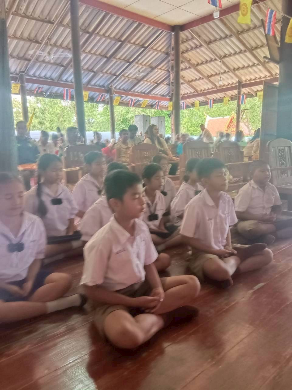 ภาพร่วมพิธีกรรมวัดสะตือสิงห์