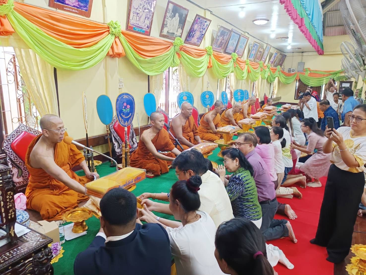 ภาพร่วมพิธีกรรมวัดสุธาโภชน์