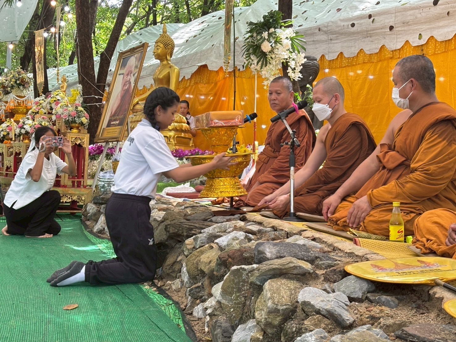 ภาพร่วมพิธีกรรมวัดตาลเอน