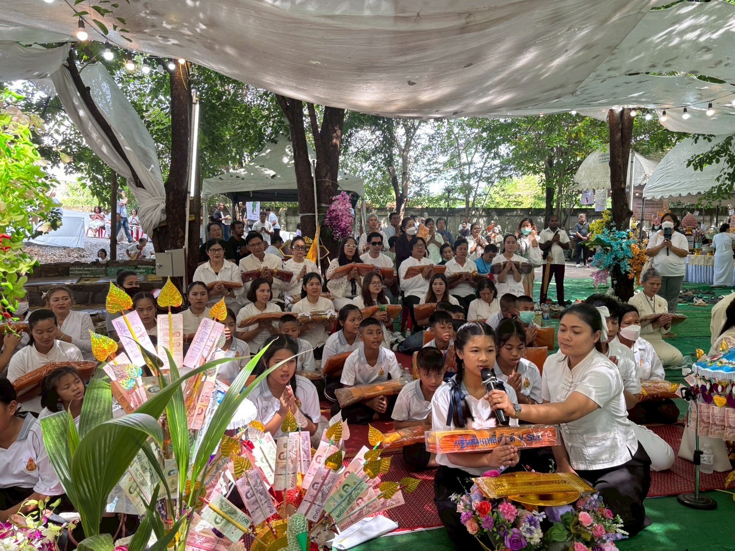 ภาพร่วมพิธีกรรมวัดตาลเอน