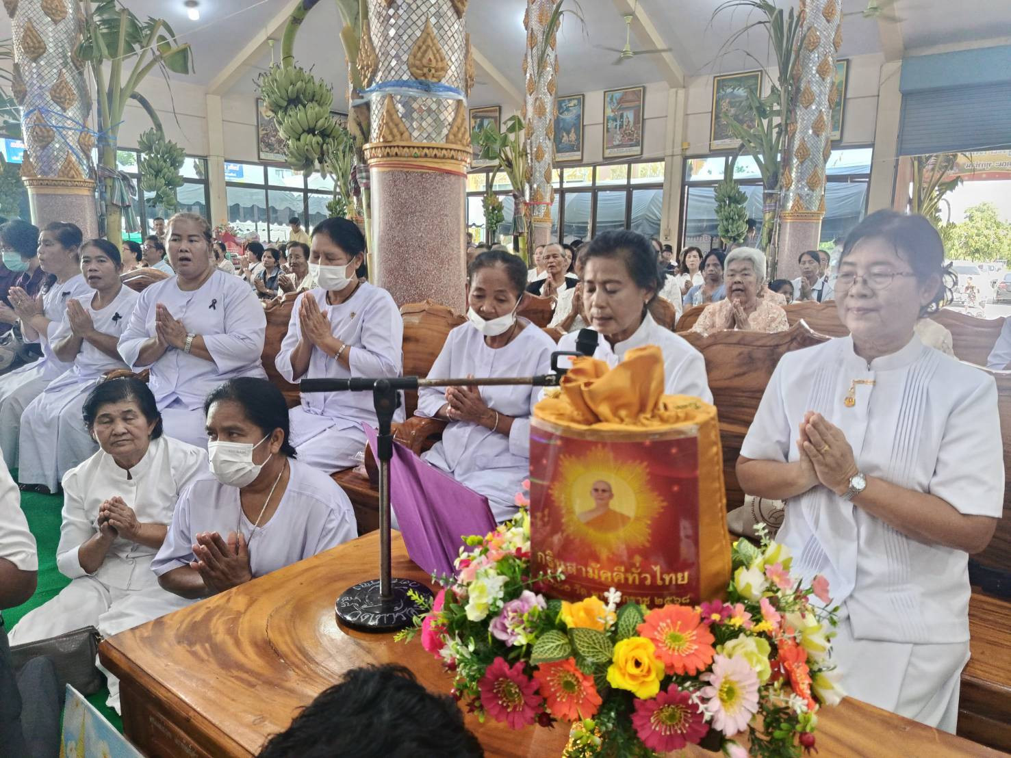 ภาพร่วมพิธีกรรมวัดการ้อง