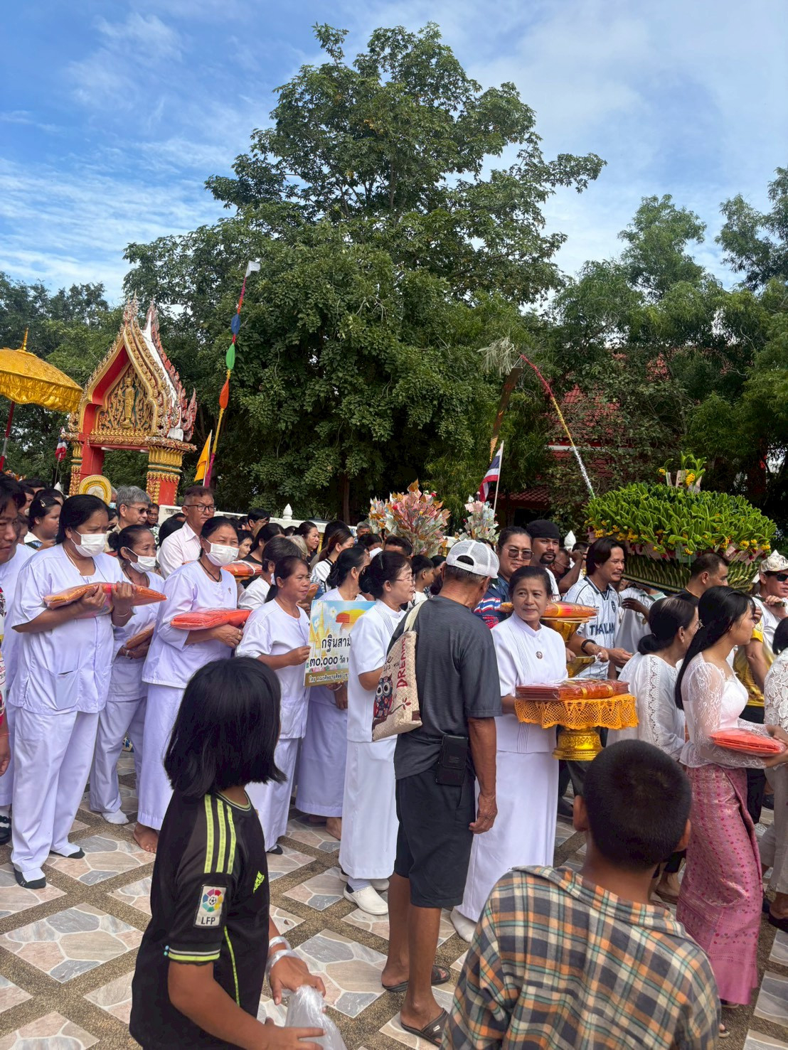 ภาพร่วมพิธีกรรมวัดการ้อง