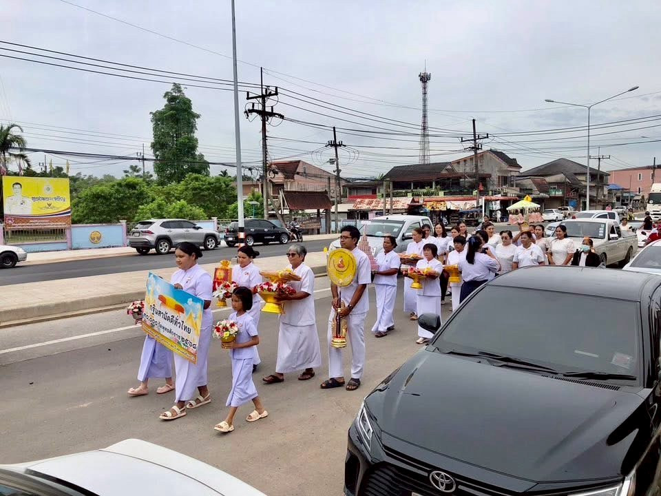 ภาพร่วมขบวนกฐินวัดไทรห้อง