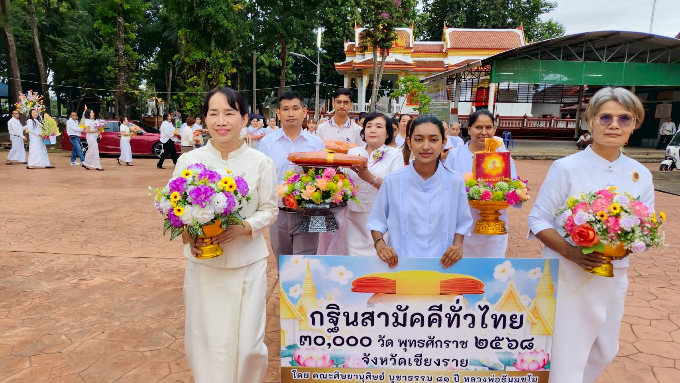 ภาพร่วมขบวนกฐินวัดพรหมวิหาร
