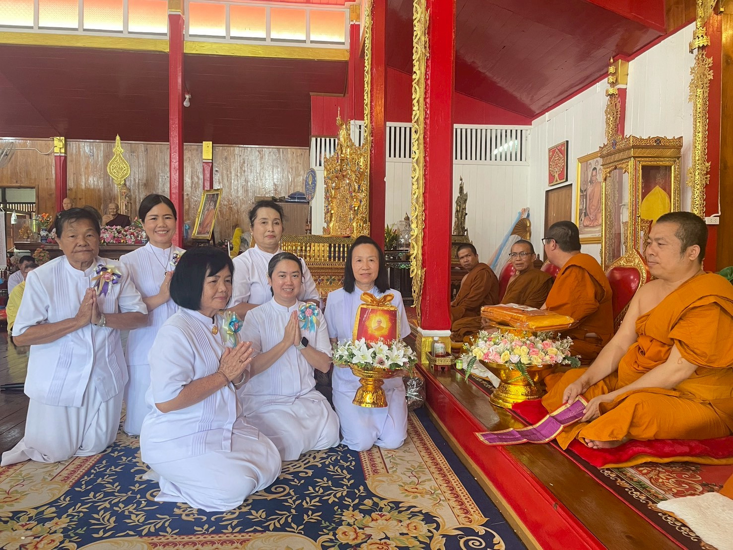 ภาพการถวายปัจจัยวัดแม่สุริน