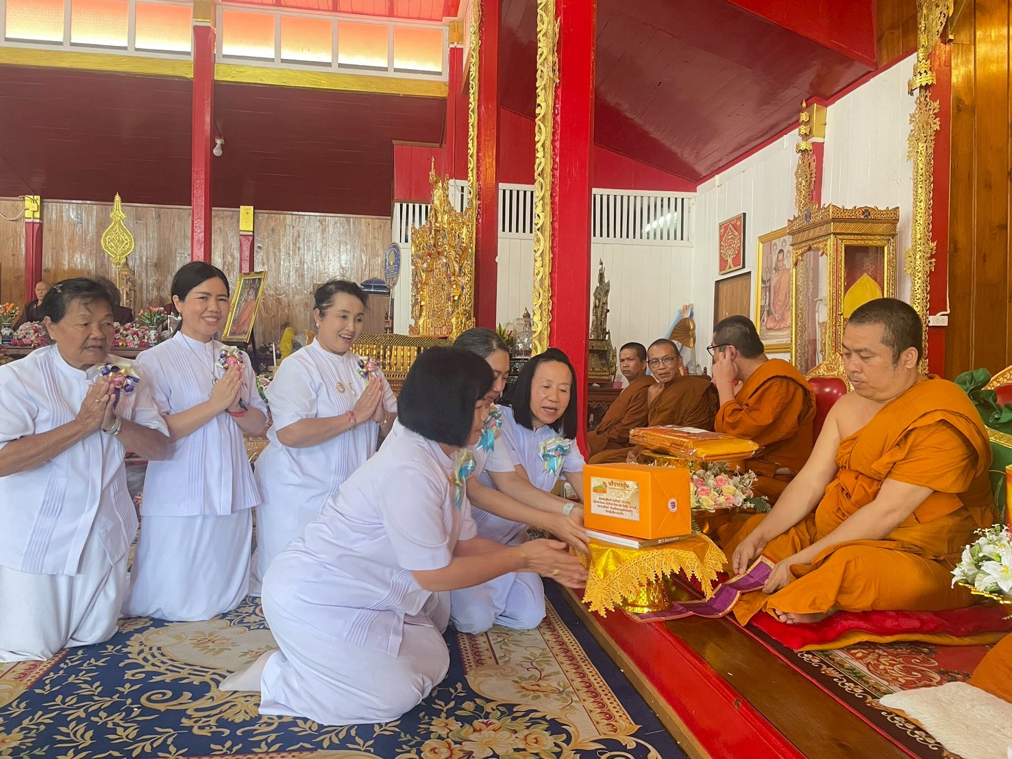 ภาพร่วมพิธีกรรมวัดแม่สุริน