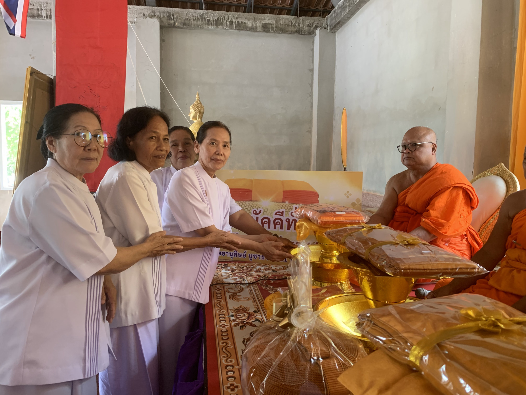ภาพร่วมพิธีกรรมวัดเขาน้อยรังแตน