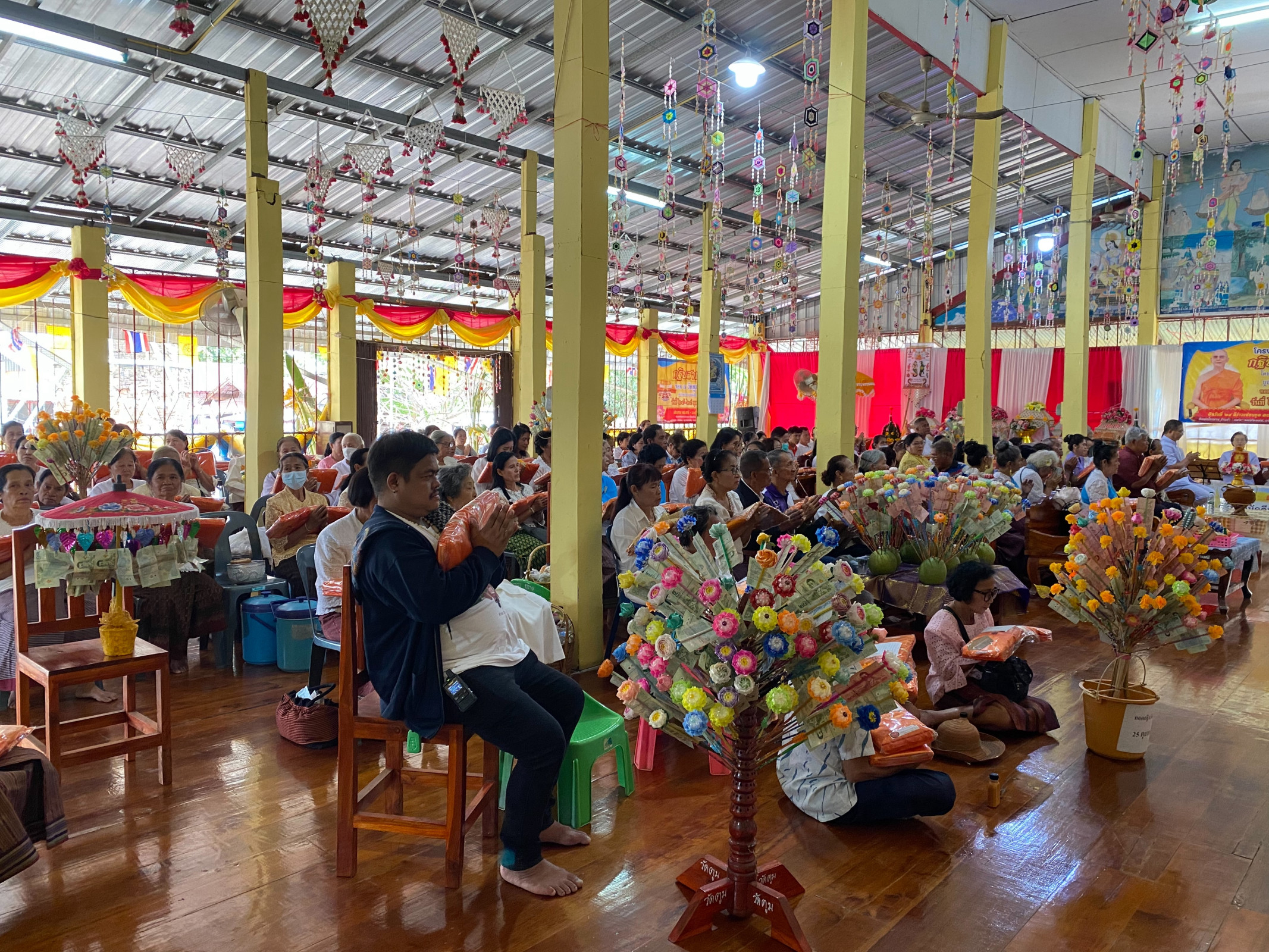 ภาพร่วมพิธีกรรมวัดตูมคำมณี
