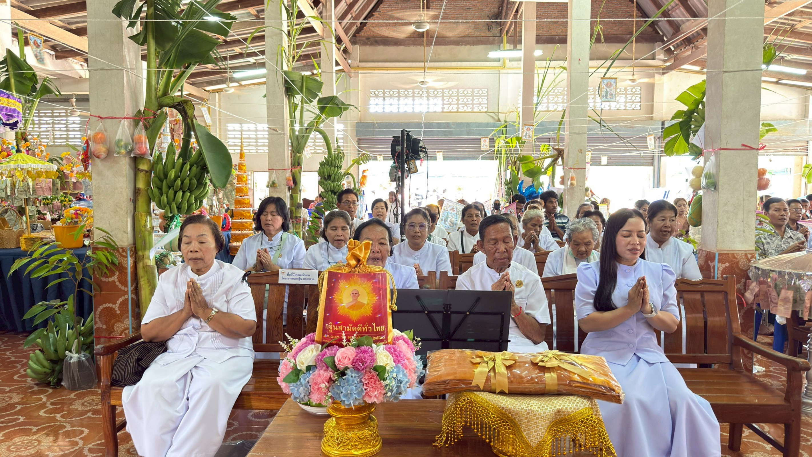 ภาพร่วมพิธีกรรมวัดจันทเขลม