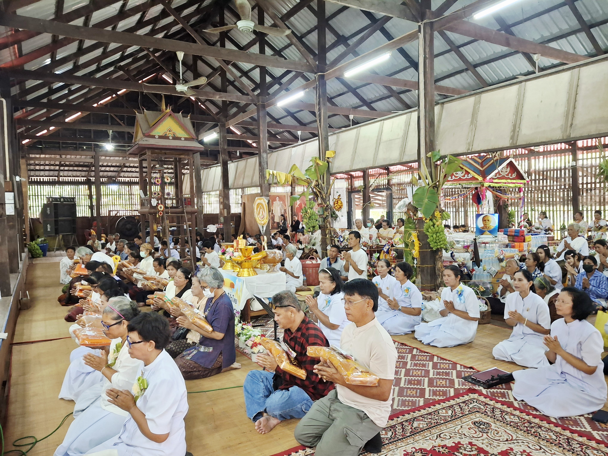 ภาพร่วมพิธีกรรมวัดสว่างอุดมท่าศิลา