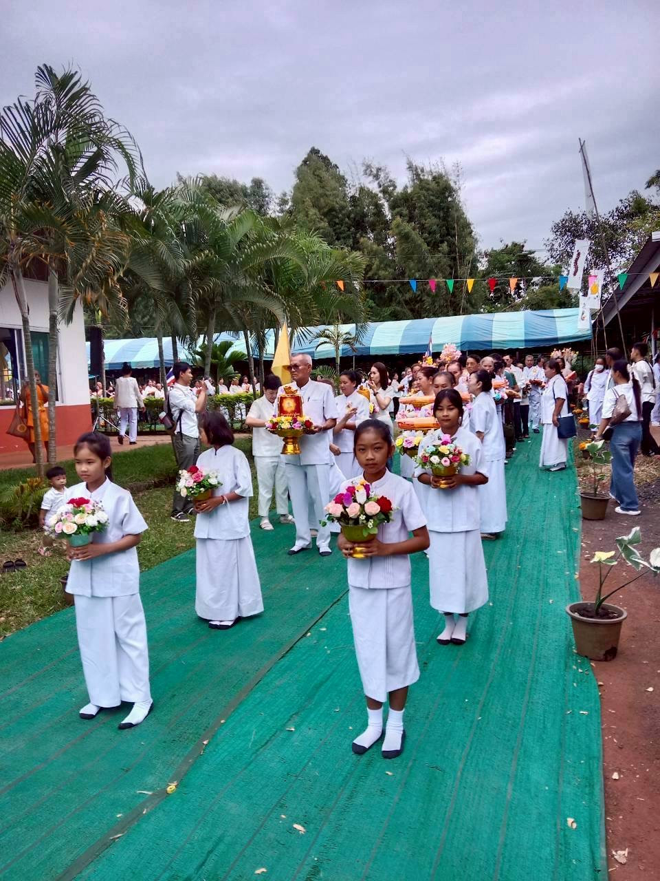 ภาพร่วมพิธีกรรมศูนย์ปฏิบัติธรรมแก้วเสิงสางเจริญผล