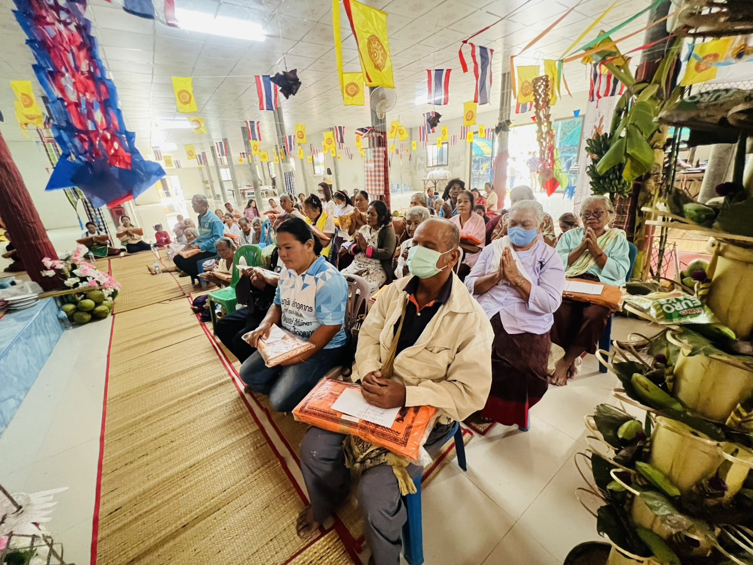 ภาพร่วมพิธีกรรมวัดป่ามะมัง