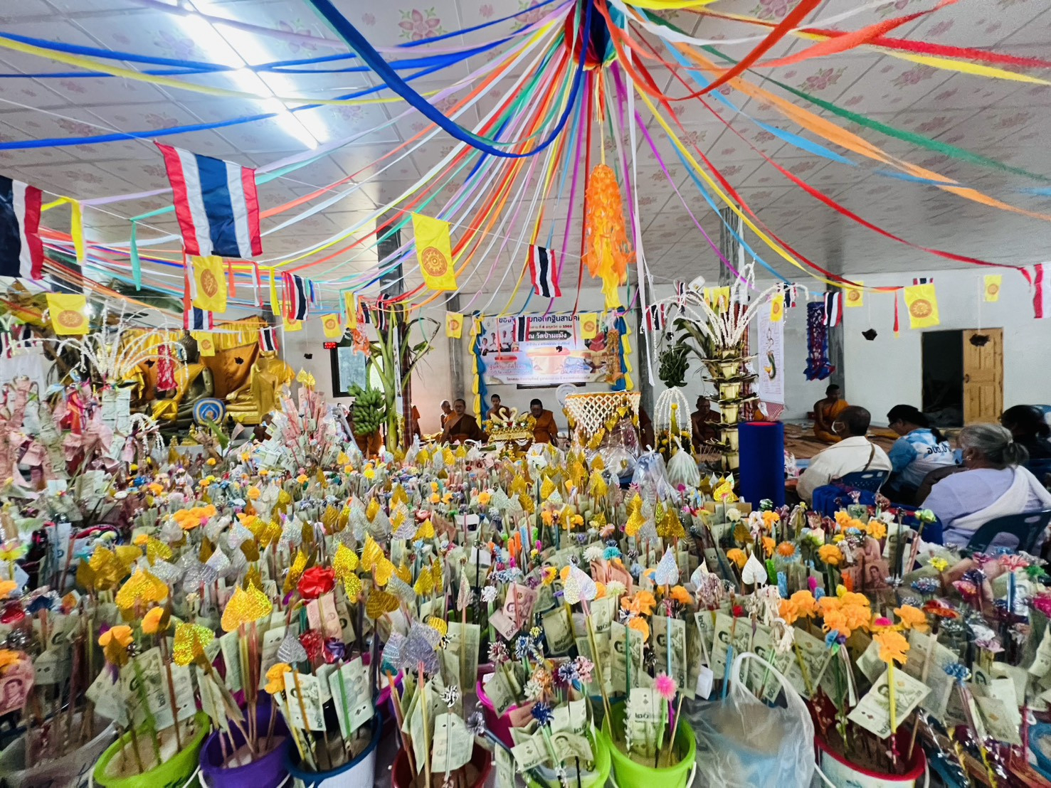 ภาพร่วมพิธีกรรมวัดป่ามะมัง